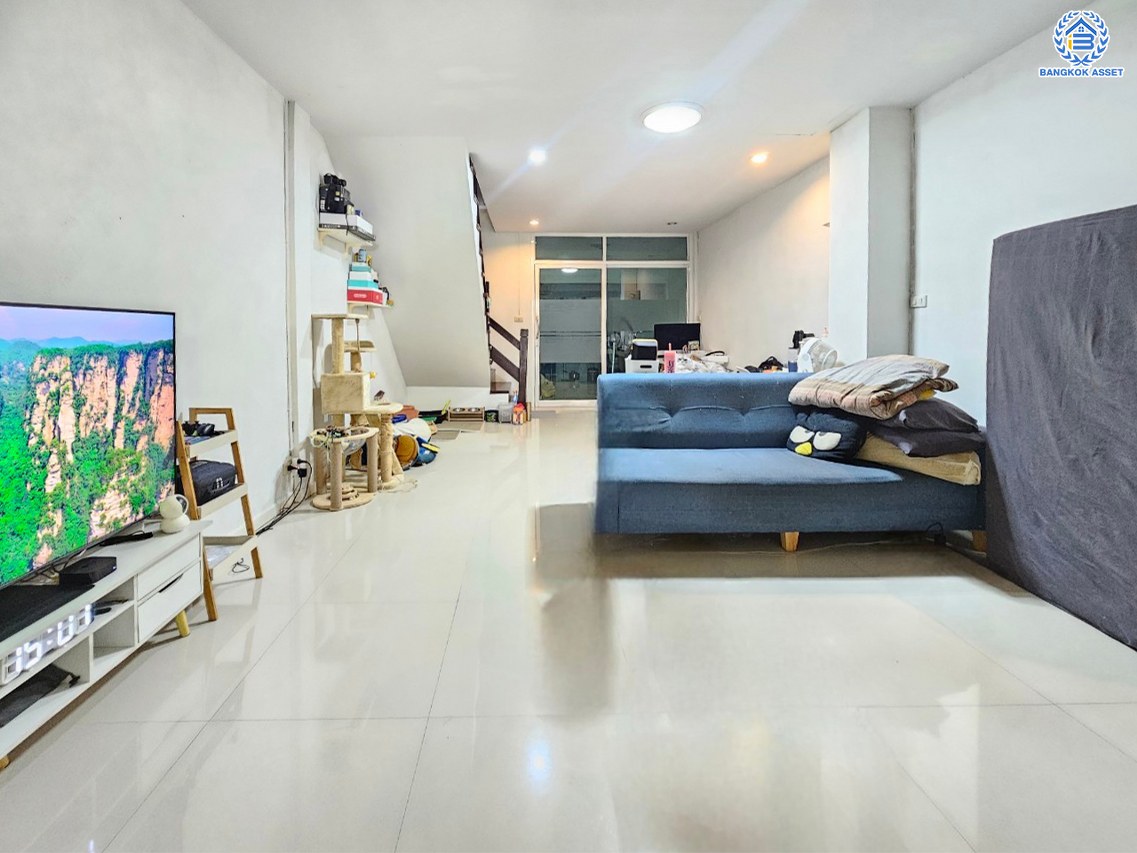 *****ทาวน์เฮ้าส์มือสองนนทบุรี โครงการ สวนกุหลาบ ติวานนท์-ปากเกร็ด เนื้อที่ 18 ตร.ว. พื้นที่ใช้สอย 96 ตร.ม. ฟังก์ชั่น 2 ห้องนอน 2 ห้องน้ำ บนทำเลศักยภาพ เชื่อมต่อถนนติวานท์ ถนนแจ้งวัฒนะ ใกล้รถไฟฟ้าสายสีชมพู "สถานีปากเกร็ด" ใกล้จุดขึ้นทางด่วน "ศรีสมาน" และเพียง 5 นาที ถึงเซ็นทรัลแจ้งวัฒนะ แถมฟรี! เครื่องปรับอากาศ พร้อมเข้าอยู่ได้เลย