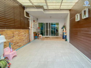 *****ทาวน์เฮ้าส์มือสองนนทบุรี โครงการ สวนกุหลาบ ติวานนท์-ปากเกร็ด เนื้อที่ 18 ตร.ว. พื้นที่ใช้สอย 96 ตร.ม. ฟังก์ชั่น 2 ห้องนอน 2 ห้องน้ำ บนทำเลศักยภาพ เชื่อมต่อถนนติวานท์ ถนนแจ้งวัฒนะ ใกล้รถไฟฟ้าสายสีชมพู "สถานีปากเกร็ด" ใกล้จุดขึ้นทางด่วน "ศรีสมาน" และเพียง 5 นาที ถึงเซ็นทรัลแจ้งวัฒนะ แถมฟรี! เครื่องปรับอากาศ พร้อมเข้าอยู่ได้เลย