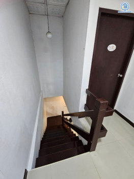 *****ทาวน์เฮ้าส์มือสองนนทบุรี โครงการ สวนกุหลาบ ติวานนท์-ปากเกร็ด เนื้อที่ 18 ตร.ว. พื้นที่ใช้สอย 96 ตร.ม. ฟังก์ชั่น 2 ห้องนอน 2 ห้องน้ำ บนทำเลศักยภาพ เชื่อมต่อถนนติวานท์ ถนนแจ้งวัฒนะ ใกล้รถไฟฟ้าสายสีชมพู "สถานีปากเกร็ด" ใกล้จุดขึ้นทางด่วน "ศรีสมาน" และเพียง 5 นาที ถึงเซ็นทรัลแจ้งวัฒนะ แถมฟรี! เครื่องปรับอากาศ พร้อมเข้าอยู่ได้เลย