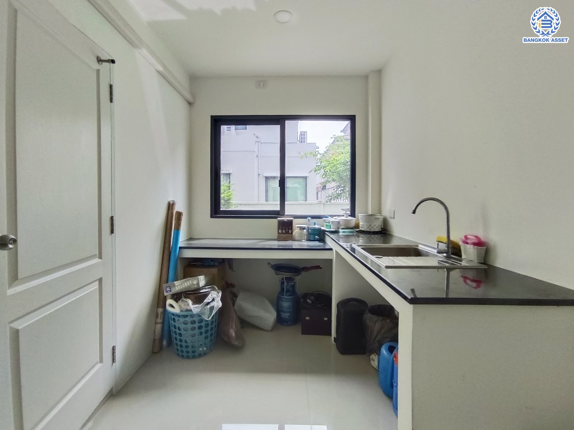 *****บ้านเดี่ยวมือสองนนทบุรี โครงการ เซนโทร ชัยพฤกษ์-แจ้งวัฒนะ2 จากแบรนด์ AP Thai เนื้อที่ 50.70 ตร.ว. พื้นที่ใช้สอย 190 ตร.ม. ฟังก์ชัน 4 ห้องนอน 5 ห้องน้ำ 2 ที่จอดรถ บ้านฟังก์ชั่นเยอะ ใกล้แหล่งอำนวยความสะดวก บนทำเล เชื่อมต่อถนนสะพานนนทบุรี-บางบัวทอง ถนนชัยพฤกษ์ ถนนราชพฤกษ์ ใกล้จุดขึ้นทางด่วน "แจ้งวัฒนะ"