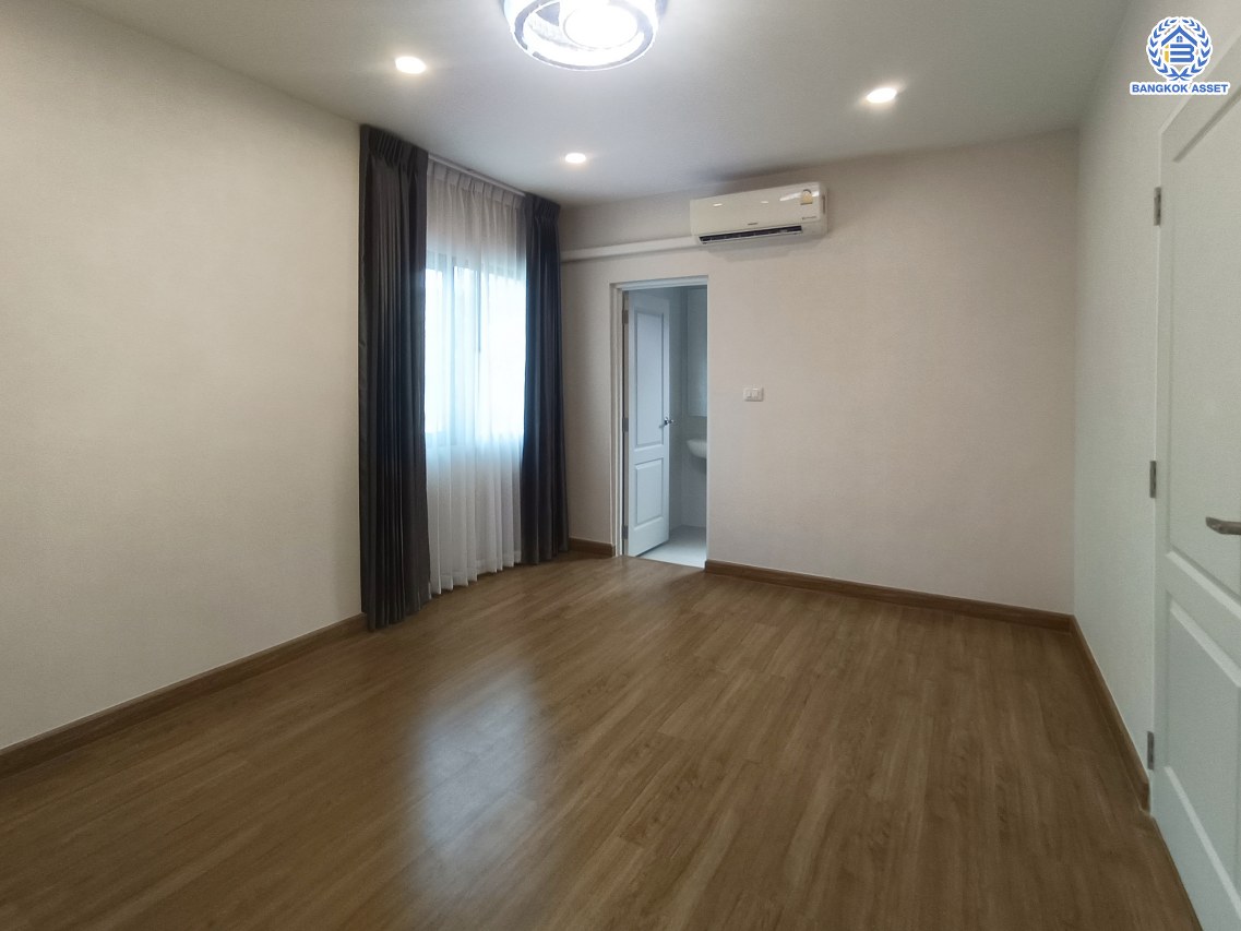 *****บ้านเดี่ยวมือสองนนทบุรี โครงการ เซนโทร ชัยพฤกษ์-แจ้งวัฒนะ2 จากแบรนด์ AP Thai เนื้อที่ 50.70 ตร.ว. พื้นที่ใช้สอย 190 ตร.ม. ฟังก์ชัน 4 ห้องนอน 5 ห้องน้ำ 2 ที่จอดรถ บ้านฟังก์ชั่นเยอะ ใกล้แหล่งอำนวยความสะดวก บนทำเล เชื่อมต่อถนนสะพานนนทบุรี-บางบัวทอง ถนนชัยพฤกษ์ ถนนราชพฤกษ์ ใกล้จุดขึ้นทางด่วน "แจ้งวัฒนะ"