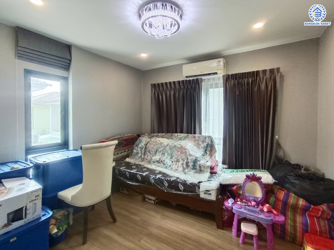 *****บ้านเดี่ยวมือสองนนทบุรี โครงการ เซนโทร ชัยพฤกษ์-แจ้งวัฒนะ2 จากแบรนด์ AP Thai เนื้อที่ 50.70 ตร.ว. พื้นที่ใช้สอย 190 ตร.ม. ฟังก์ชัน 4 ห้องนอน 5 ห้องน้ำ 2 ที่จอดรถ บ้านฟังก์ชั่นเยอะ ใกล้แหล่งอำนวยความสะดวก บนทำเล เชื่อมต่อถนนสะพานนนทบุรี-บางบัวทอง ถนนชัยพฤกษ์ ถนนราชพฤกษ์ ใกล้จุดขึ้นทางด่วน "แจ้งวัฒนะ"