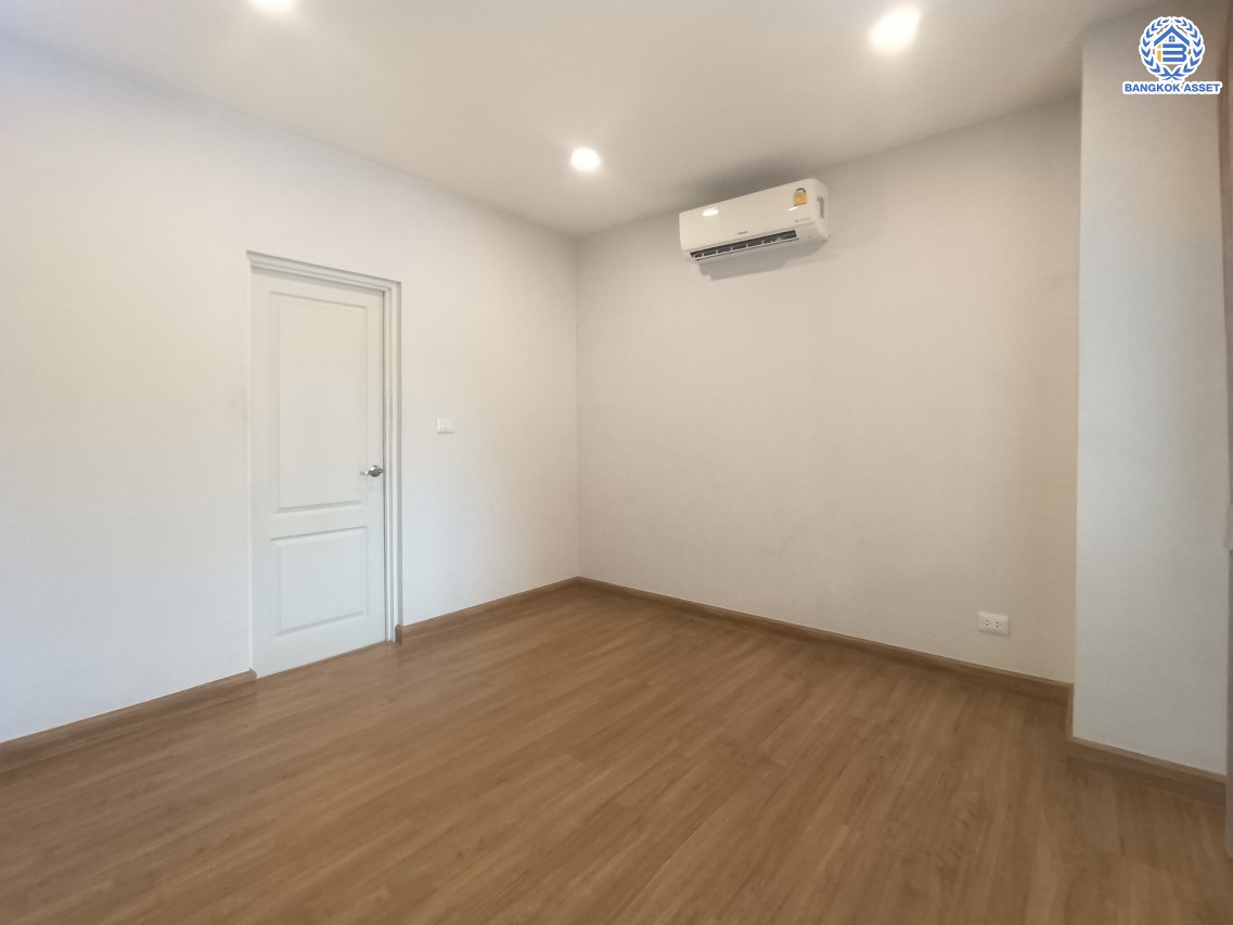 *****บ้านเดี่ยวมือสองนนทบุรี โครงการ เซนโทร ชัยพฤกษ์-แจ้งวัฒนะ2 จากแบรนด์ AP Thai เนื้อที่ 50.70 ตร.ว. พื้นที่ใช้สอย 190 ตร.ม. ฟังก์ชัน 4 ห้องนอน 5 ห้องน้ำ 2 ที่จอดรถ บ้านฟังก์ชั่นเยอะ ใกล้แหล่งอำนวยความสะดวก บนทำเล เชื่อมต่อถนนสะพานนนทบุรี-บางบัวทอง ถนนชัยพฤกษ์ ถนนราชพฤกษ์ ใกล้จุดขึ้นทางด่วน "แจ้งวัฒนะ"