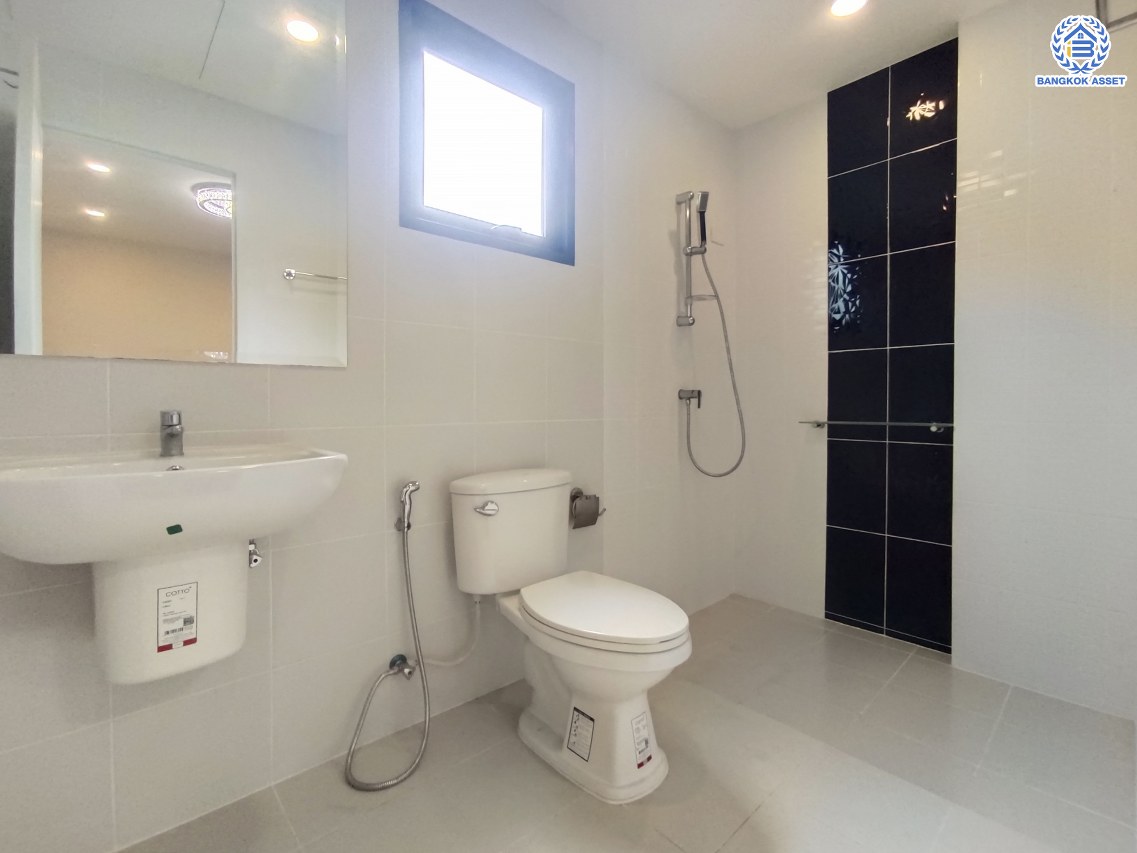 *****บ้านเดี่ยวมือสองนนทบุรี โครงการ เซนโทร ชัยพฤกษ์-แจ้งวัฒนะ2 จากแบรนด์ AP Thai เนื้อที่ 50.70 ตร.ว. พื้นที่ใช้สอย 190 ตร.ม. ฟังก์ชัน 4 ห้องนอน 5 ห้องน้ำ 2 ที่จอดรถ บ้านฟังก์ชั่นเยอะ ใกล้แหล่งอำนวยความสะดวก บนทำเล เชื่อมต่อถนนสะพานนนทบุรี-บางบัวทอง ถนนชัยพฤกษ์ ถนนราชพฤกษ์ ใกล้จุดขึ้นทางด่วน "แจ้งวัฒนะ"