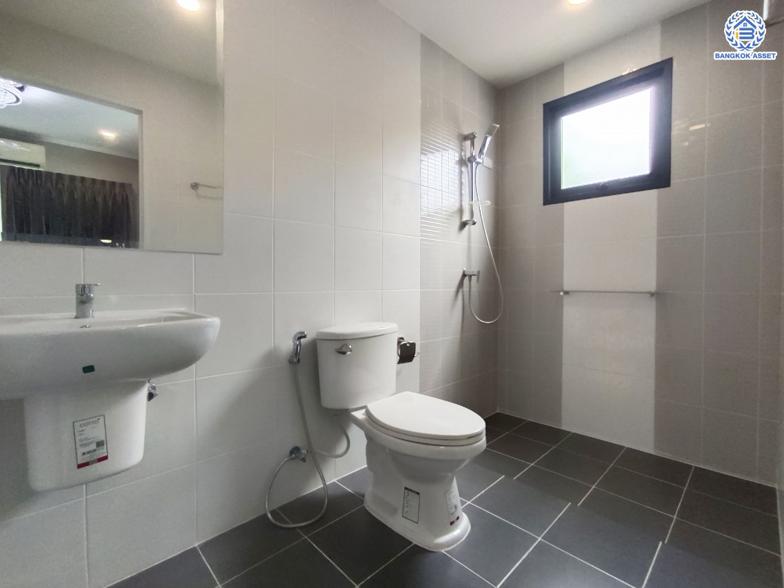 *****บ้านเดี่ยวมือสองนนทบุรี โครงการ เซนโทร ชัยพฤกษ์-แจ้งวัฒนะ2 จากแบรนด์ AP Thai เนื้อที่ 50.70 ตร.ว. พื้นที่ใช้สอย 190 ตร.ม. ฟังก์ชัน 4 ห้องนอน 5 ห้องน้ำ 2 ที่จอดรถ บ้านฟังก์ชั่นเยอะ ใกล้แหล่งอำนวยความสะดวก บนทำเล เชื่อมต่อถนนสะพานนนทบุรี-บางบัวทอง ถนนชัยพฤกษ์ ถนนราชพฤกษ์ ใกล้จุดขึ้นทางด่วน "แจ้งวัฒนะ"