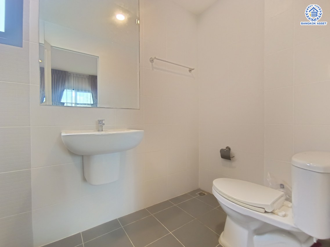 *****บ้านเดี่ยวมือสองนนทบุรี โครงการ เซนโทร ชัยพฤกษ์-แจ้งวัฒนะ2 จากแบรนด์ AP Thai เนื้อที่ 50.70 ตร.ว. พื้นที่ใช้สอย 190 ตร.ม. ฟังก์ชัน 4 ห้องนอน 5 ห้องน้ำ 2 ที่จอดรถ บ้านฟังก์ชั่นเยอะ ใกล้แหล่งอำนวยความสะดวก บนทำเล เชื่อมต่อถนนสะพานนนทบุรี-บางบัวทอง ถนนชัยพฤกษ์ ถนนราชพฤกษ์ ใกล้จุดขึ้นทางด่วน "แจ้งวัฒนะ"