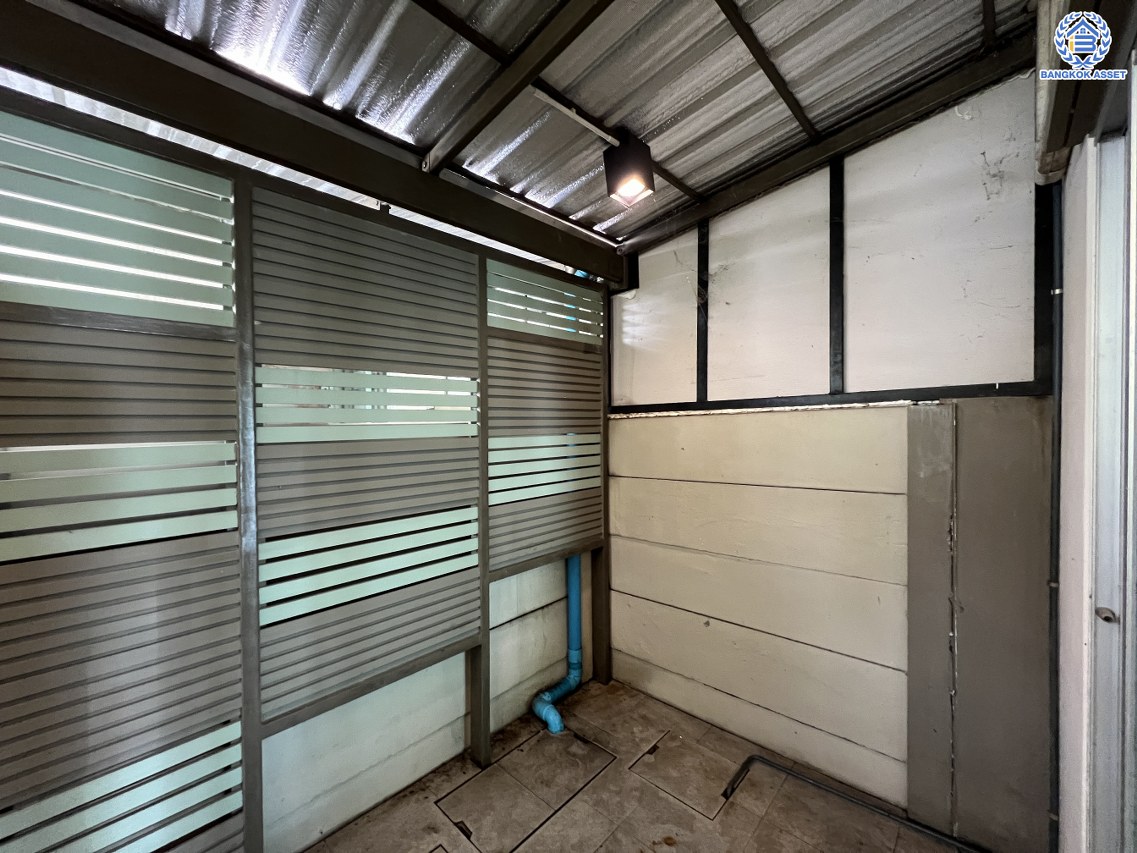 *****ทาวน์เฮ้าส์มือสองย่านนนทบุรี โครงการ ลุมพินี ทาวน์วิลล์ ราชพฤกษ์-นครอินทร์ เนื้อที่กว้าง 17.50 ตร.ว. พื้นที่ใช้สอย 100 ตร.ม. ฟังก์ชัน 2 ห้องนอน 2 ห้องน้ำ ที่จอดรถ 1 คัน ทำเลดีเดินทางสะดวก เข้า-ออกได้หลายเส้นทาง ทั้ง ถ.นครอินทร์, ถ.ราชพฤกษ์ ใกล้ทางด่วน "ศรีรัช" พร้อมเข้าอยู่ได้ทันที