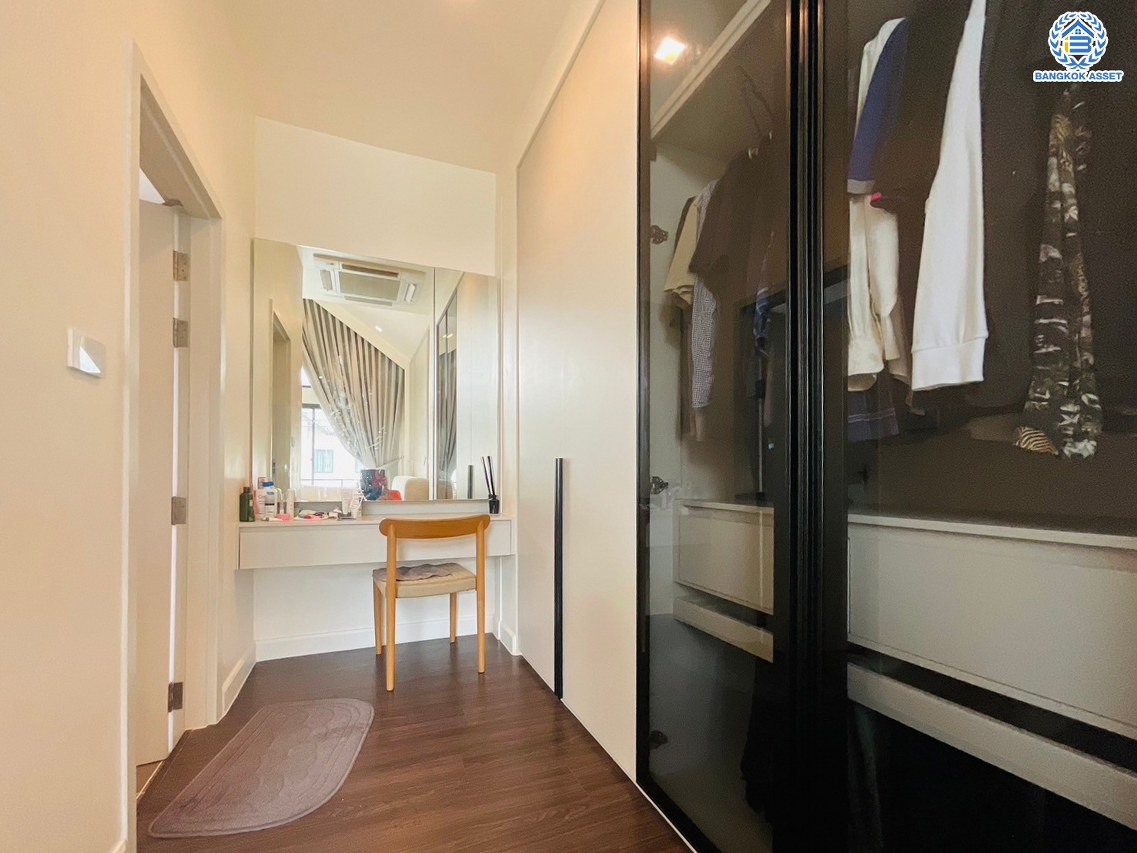 *****บ้านเดี่ยวมือสอง โครงการ บางกอกบูเลอวาร์ด รามอินทรา-วัชรพล เนื้อที่ 50.30 ตร.ว. พื้นที่ใช้สอย 188 ตร.ม. ฟังก์ชัน 3 ห้องนอน 3 ห้องน้ำ 2 ที่จอดรถ แถมฟรี! เครื่องปรับอากาศ, เครื่องทำน้ำอุ่น บนทำเลเดินทางสะดวก เดินทางได้ทั้งถนนสุขาภิบาล5 ถนนจตุโชติ ถนนสายไหม ใกล้เซ็นทรัล รามอินทรา, แฟชั่นไอซ์แลนด์ ใกล้จุดขึ้นทางด่วน "พิเศษฉลองรัช"