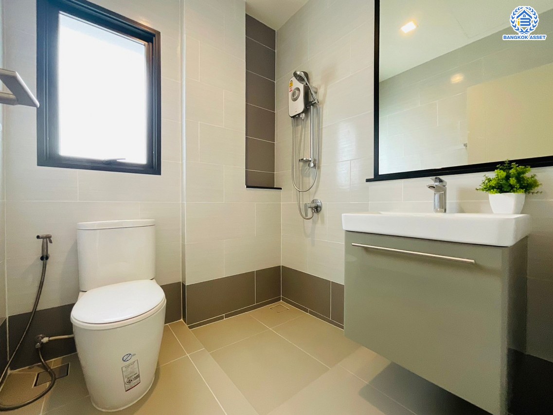 *****บ้านเดี่ยวมือสอง โครงการ บางกอกบูเลอวาร์ด รามอินทรา-วัชรพล เนื้อที่ 50.30 ตร.ว. พื้นที่ใช้สอย 188 ตร.ม. ฟังก์ชัน 3 ห้องนอน 3 ห้องน้ำ 2 ที่จอดรถ แถมฟรี! เครื่องปรับอากาศ, เครื่องทำน้ำอุ่น บนทำเลเดินทางสะดวก เดินทางได้ทั้งถนนสุขาภิบาล5 ถนนจตุโชติ ถนนสายไหม ใกล้เซ็นทรัล รามอินทรา, แฟชั่นไอซ์แลนด์ ใกล้จุดขึ้นทางด่วน "พิเศษฉลองรัช"