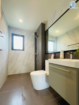 *****บ้านเดี่ยวมือสอง โครงการ บางกอกบูเลอวาร์ด รามอินทรา-วัชรพล เนื้อที่ 50.30 ตร.ว. พื้นที่ใช้สอย 188 ตร.ม. ฟังก์ชัน 3 ห้องนอน 3 ห้องน้ำ 2 ที่จอดรถ แถมฟรี! เครื่องปรับอากาศ, เครื่องทำน้ำอุ่น บนทำเลเดินทางสะดวก เดินทางได้ทั้งถนนสุขาภิบาล5 ถนนจตุโชติ ถนนสายไหม ใกล้เซ็นทรัล รามอินทรา, แฟชั่นไอซ์แลนด์ ใกล้จุดขึ้นทางด่วน "พิเศษฉลองรัช"