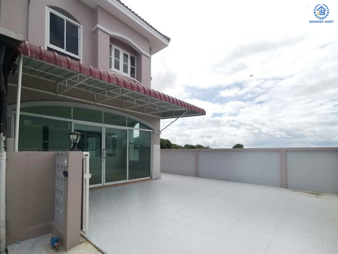 *****ทาวน์เฮ้าส์มือสองนนทบุรี โครงการ สิรารมย์ บ้านกล้วย-ไทรน้อย เนื้อที่ 34.60 ตร.ว. พื้นที่ใช้สอย 135 ตร.ม. ฟังก์ชัน 3 ห้องนอน 2 ห้องน้ำ 2 ที่จอดรถ บนทำเลแห่งการเดินทาง ใกล้รถไฟฟ้าสายสีม่วง "สถานีคลองบางไผ่" ใกล้จุดขึ้นทางด่วน "กาญจนาภิเษก -จตุจักร" และเซ็นทรัลเวสต์เกต