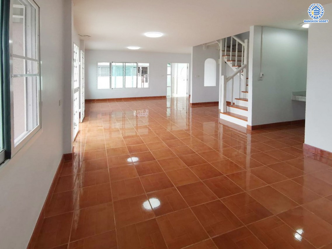 *****ทาวน์เฮ้าส์มือสองนนทบุรี โครงการ สิรารมย์ บ้านกล้วย-ไทรน้อย เนื้อที่ 34.60 ตร.ว. พื้นที่ใช้สอย 135 ตร.ม. ฟังก์ชัน 3 ห้องนอน 2 ห้องน้ำ 2 ที่จอดรถ บนทำเลแห่งการเดินทาง ใกล้รถไฟฟ้าสายสีม่วง "สถานีคลองบางไผ่" ใกล้จุดขึ้นทางด่วน "กาญจนาภิเษก -จตุจักร" และเซ็นทรัลเวสต์เกต