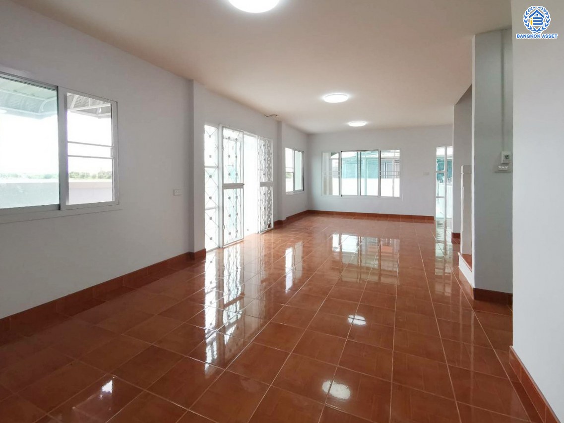 *****ทาวน์เฮ้าส์มือสองนนทบุรี โครงการ สิรารมย์ บ้านกล้วย-ไทรน้อย เนื้อที่ 34.60 ตร.ว. พื้นที่ใช้สอย 135 ตร.ม. ฟังก์ชัน 3 ห้องนอน 2 ห้องน้ำ 2 ที่จอดรถ บนทำเลแห่งการเดินทาง ใกล้รถไฟฟ้าสายสีม่วง "สถานีคลองบางไผ่" ใกล้จุดขึ้นทางด่วน "กาญจนาภิเษก -จตุจักร" และเซ็นทรัลเวสต์เกต