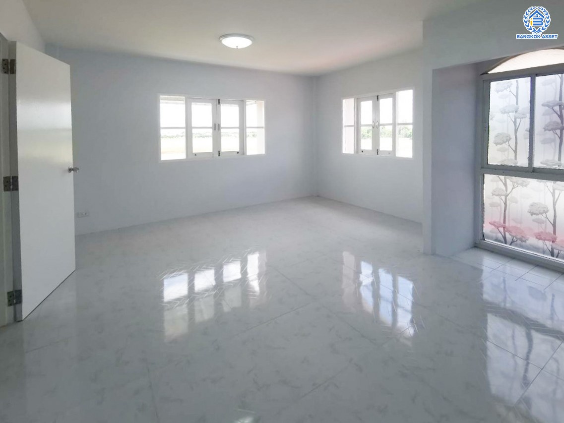 *****ทาวน์เฮ้าส์มือสองนนทบุรี โครงการ สิรารมย์ บ้านกล้วย-ไทรน้อย เนื้อที่ 34.60 ตร.ว. พื้นที่ใช้สอย 135 ตร.ม. ฟังก์ชัน 3 ห้องนอน 2 ห้องน้ำ 2 ที่จอดรถ บนทำเลแห่งการเดินทาง ใกล้รถไฟฟ้าสายสีม่วง "สถานีคลองบางไผ่" ใกล้จุดขึ้นทางด่วน "กาญจนาภิเษก -จตุจักร" และเซ็นทรัลเวสต์เกต