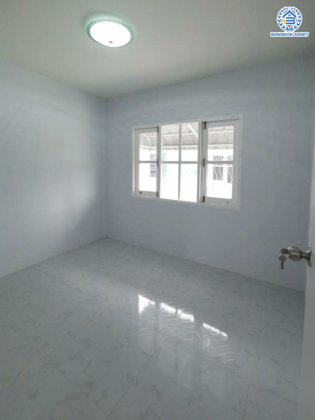 *****ทาวน์เฮ้าส์มือสองนนทบุรี โครงการ สิรารมย์ บ้านกล้วย-ไทรน้อย เนื้อที่ 34.60 ตร.ว. พื้นที่ใช้สอย 135 ตร.ม. ฟังก์ชัน 3 ห้องนอน 2 ห้องน้ำ 2 ที่จอดรถ บนทำเลแห่งการเดินทาง ใกล้รถไฟฟ้าสายสีม่วง "สถานีคลองบางไผ่" ใกล้จุดขึ้นทางด่วน "กาญจนาภิเษก -จตุจักร" และเซ็นทรัลเวสต์เกต