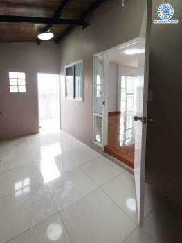 *****ทาวน์เฮ้าส์มือสองนนทบุรี โครงการ สิรารมย์ บ้านกล้วย-ไทรน้อย เนื้อที่ 34.60 ตร.ว. พื้นที่ใช้สอย 135 ตร.ม. ฟังก์ชัน 3 ห้องนอน 2 ห้องน้ำ 2 ที่จอดรถ บนทำเลแห่งการเดินทาง ใกล้รถไฟฟ้าสายสีม่วง "สถานีคลองบางไผ่" ใกล้จุดขึ้นทางด่วน "กาญจนาภิเษก -จตุจักร" และเซ็นทรัลเวสต์เกต