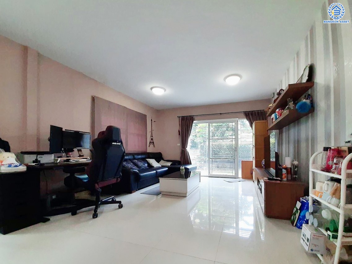 *****บ้านเดี่ยวมือสองปทุมธานี โครงการ เพอร์เฟค พาร์ค รังสิต หลังมุม เนื้อที่ 42.20 ตร.ว. พื้นที่ใช้สอย 112 ตร.ม. ฟังก์ชัน 3 ห้องนอน 3 ห้องน้ำ 2 ที่จอดรถ บนทำเลเดินทางสะดวก เชื่อมต่อ ถนนติวานนท์-ปทุมธานี , ถนนรังสิต-ปทุมธานี, ถนนติวานนท์ ใกล้รถไฟฟ้าสายสีแดง "สถานีรังสิต" และจุดขึ้นทางด่วน "อุดรรัถยา" และ "ศรีรัช"