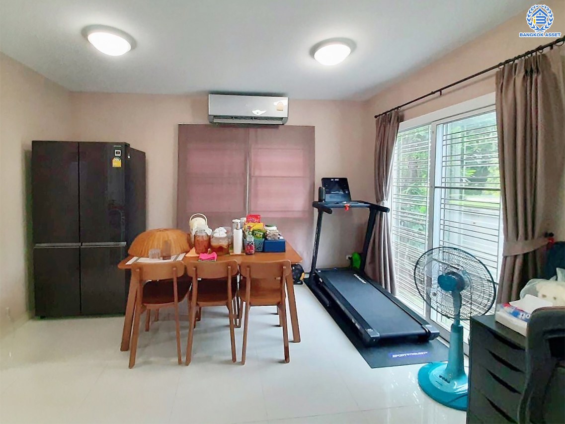 *****บ้านเดี่ยวมือสองปทุมธานี โครงการ เพอร์เฟค พาร์ค รังสิต หลังมุม เนื้อที่ 42.20 ตร.ว. พื้นที่ใช้สอย 112 ตร.ม. ฟังก์ชัน 3 ห้องนอน 3 ห้องน้ำ 2 ที่จอดรถ บนทำเลเดินทางสะดวก เชื่อมต่อ ถนนติวานนท์-ปทุมธานี , ถนนรังสิต-ปทุมธานี, ถนนติวานนท์ ใกล้รถไฟฟ้าสายสีแดง "สถานีรังสิต" และจุดขึ้นทางด่วน "อุดรรัถยา" และ "ศรีรัช"