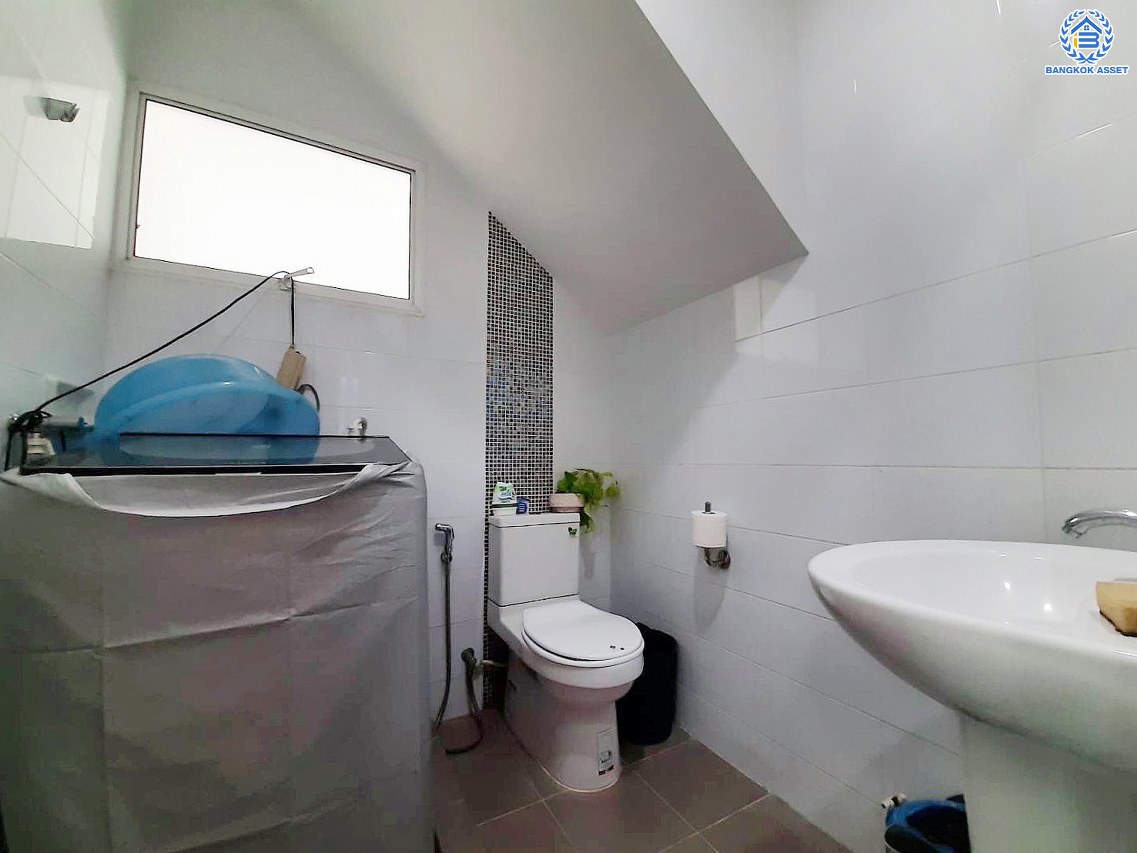 *****บ้านเดี่ยวมือสองปทุมธานี โครงการ เพอร์เฟค พาร์ค รังสิต หลังมุม เนื้อที่ 42.20 ตร.ว. พื้นที่ใช้สอย 112 ตร.ม. ฟังก์ชัน 3 ห้องนอน 3 ห้องน้ำ 2 ที่จอดรถ บนทำเลเดินทางสะดวก เชื่อมต่อ ถนนติวานนท์-ปทุมธานี , ถนนรังสิต-ปทุมธานี, ถนนติวานนท์ ใกล้รถไฟฟ้าสายสีแดง "สถานีรังสิต" และจุดขึ้นทางด่วน "อุดรรัถยา" และ "ศรีรัช"