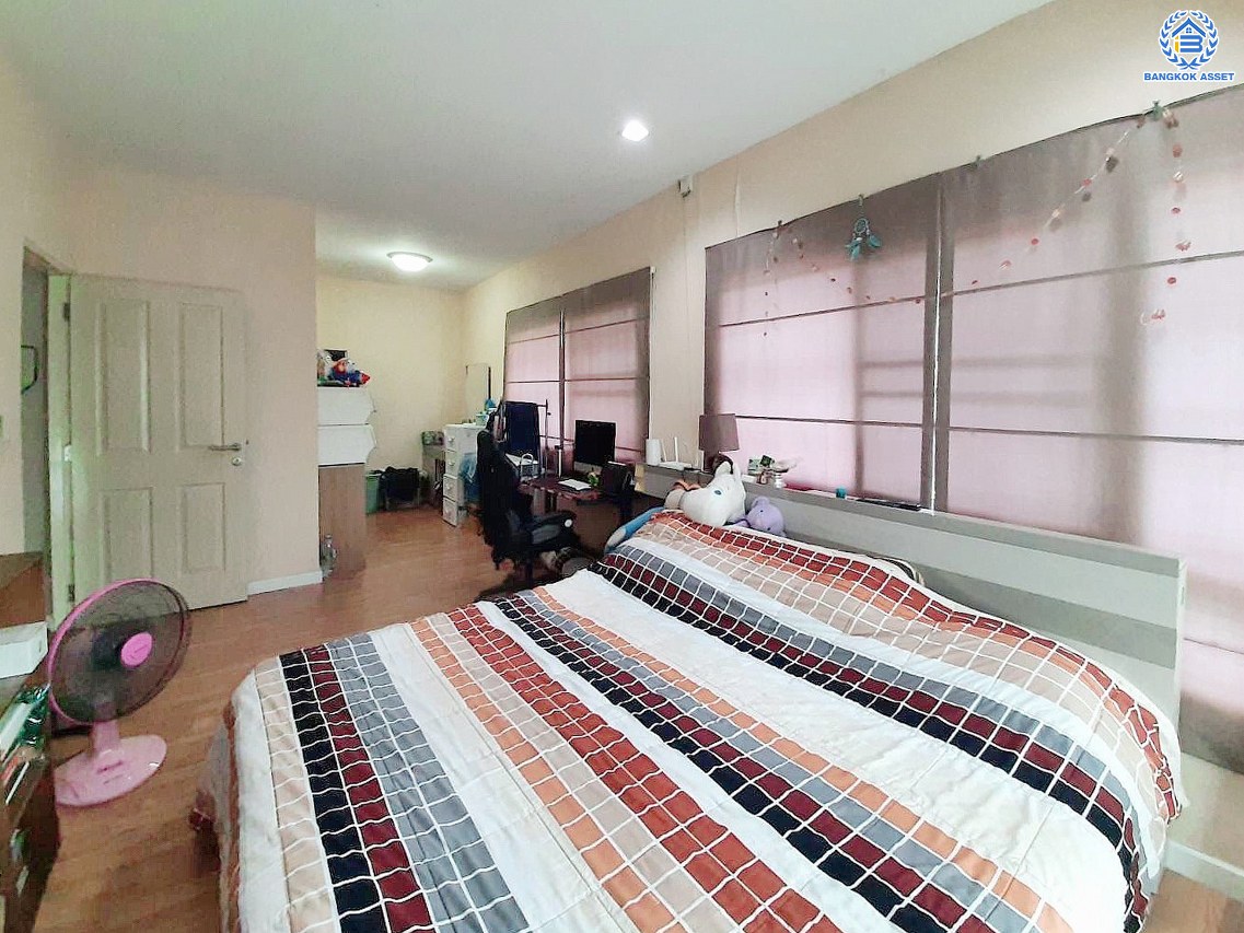 *****บ้านเดี่ยวมือสองปทุมธานี โครงการ เพอร์เฟค พาร์ค รังสิต หลังมุม เนื้อที่ 42.20 ตร.ว. พื้นที่ใช้สอย 112 ตร.ม. ฟังก์ชัน 3 ห้องนอน 3 ห้องน้ำ 2 ที่จอดรถ บนทำเลเดินทางสะดวก เชื่อมต่อ ถนนติวานนท์-ปทุมธานี , ถนนรังสิต-ปทุมธานี, ถนนติวานนท์ ใกล้รถไฟฟ้าสายสีแดง "สถานีรังสิต" และจุดขึ้นทางด่วน "อุดรรัถยา" และ "ศรีรัช"