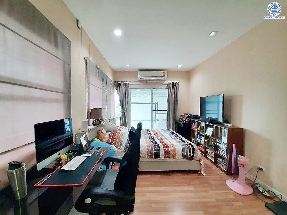 *****บ้านเดี่ยวมือสองปทุมธานี โครงการ เพอร์เฟค พาร์ค รังสิต หลังมุม เนื้อที่ 42.20 ตร.ว. พื้นที่ใช้สอย 112 ตร.ม. ฟังก์ชัน 3 ห้องนอน 3 ห้องน้ำ 2 ที่จอดรถ บนทำเลเดินทางสะดวก เชื่อมต่อ ถนนติวานนท์-ปทุมธานี , ถนนรังสิต-ปทุมธานี, ถนนติวานนท์ ใกล้รถไฟฟ้าสายสีแดง "สถานีรังสิต" และจุดขึ้นทางด่วน "อุดรรัถยา" และ "ศรีรัช"