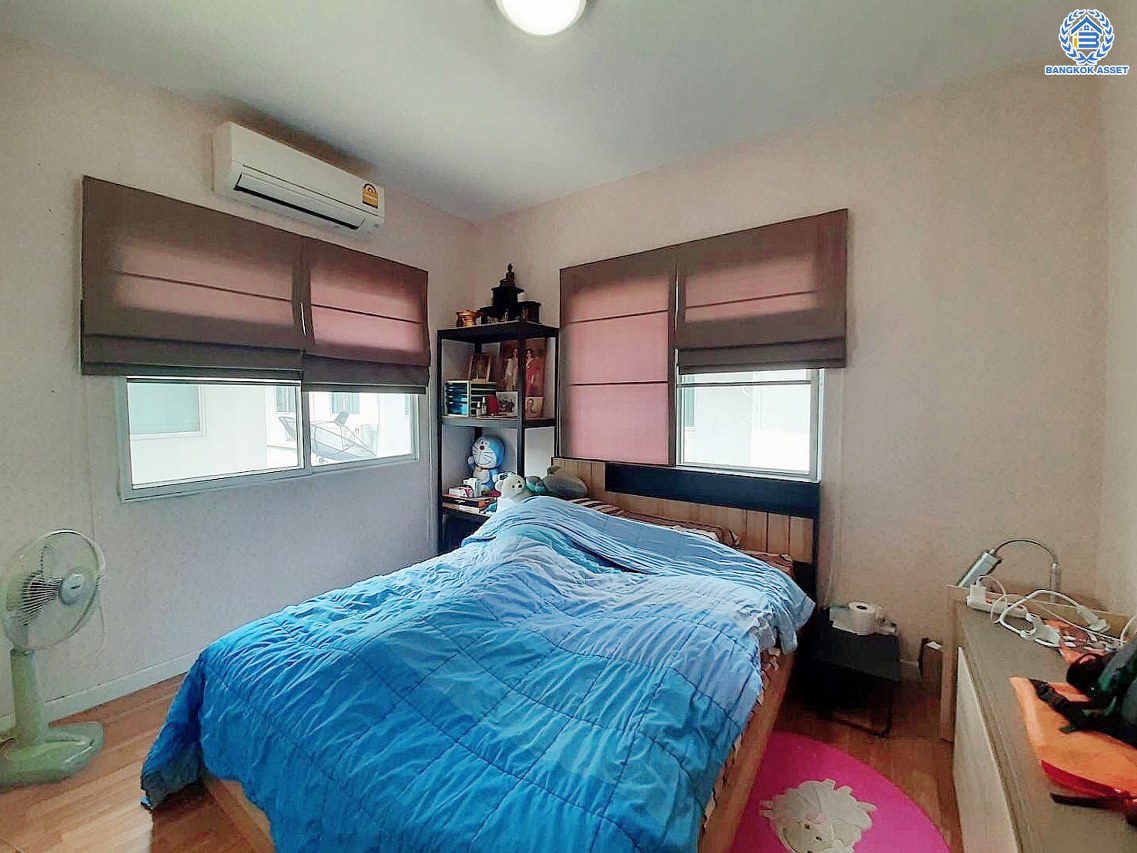 *****บ้านเดี่ยวมือสองปทุมธานี โครงการ เพอร์เฟค พาร์ค รังสิต หลังมุม เนื้อที่ 42.20 ตร.ว. พื้นที่ใช้สอย 112 ตร.ม. ฟังก์ชัน 3 ห้องนอน 3 ห้องน้ำ 2 ที่จอดรถ บนทำเลเดินทางสะดวก เชื่อมต่อ ถนนติวานนท์-ปทุมธานี , ถนนรังสิต-ปทุมธานี, ถนนติวานนท์ ใกล้รถไฟฟ้าสายสีแดง "สถานีรังสิต" และจุดขึ้นทางด่วน "อุดรรัถยา" และ "ศรีรัช"