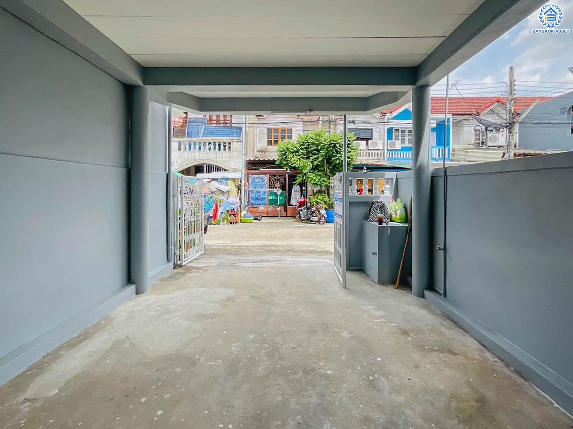 *****ทาวน์เฮ้าส์มือสอง โครงการ สินทวี งามเจริญ เนื้อที่ดิน 16.50 ตร.ว. พื้นที่ใช้สอย 120 ตร.ม. ฟังก์ชัน 2 ห้องนอน 2 ห้องน้ำ 1 ที่จอดรถ บนทำเลเดินทางสะดวก เชื่อมต่อ ถนนพระราม2-บางขุนเทียน, ถนนพระราม2, ถนนบางขุนเทียน, ถนนพุทธบูชา และใกล้จุดขึ้นทางด่วน "พระราม2"