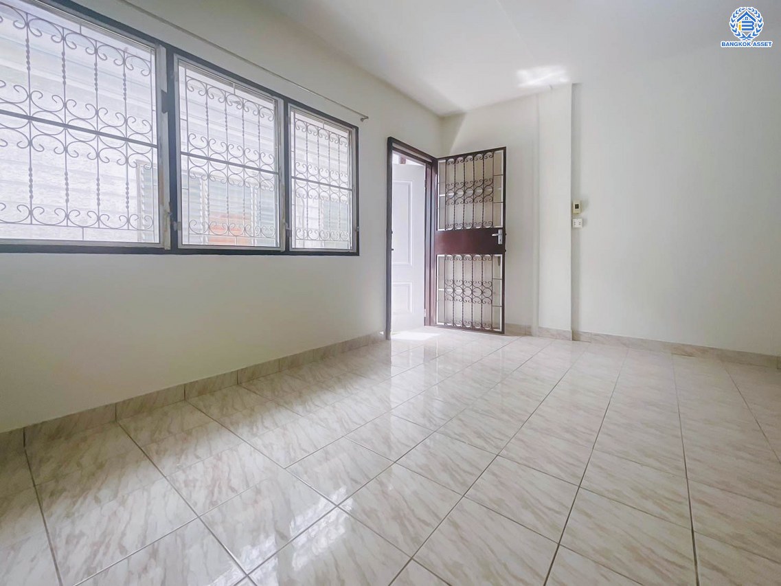 *****ทาวน์เฮ้าส์มือสอง โครงการ สินทวี งามเจริญ เนื้อที่ดิน 16.50 ตร.ว. พื้นที่ใช้สอย 120 ตร.ม. ฟังก์ชัน 2 ห้องนอน 2 ห้องน้ำ 1 ที่จอดรถ บนทำเลเดินทางสะดวก เชื่อมต่อ ถนนพระราม2-บางขุนเทียน, ถนนพระราม2, ถนนบางขุนเทียน, ถนนพุทธบูชา และใกล้จุดขึ้นทางด่วน "พระราม2"