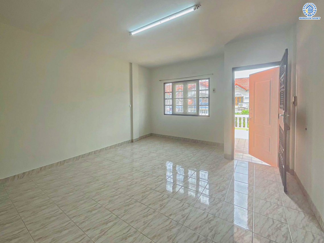 *****ทาวน์เฮ้าส์มือสอง โครงการ สินทวี งามเจริญ เนื้อที่ดิน 16.50 ตร.ว. พื้นที่ใช้สอย 120 ตร.ม. ฟังก์ชัน 2 ห้องนอน 2 ห้องน้ำ 1 ที่จอดรถ บนทำเลเดินทางสะดวก เชื่อมต่อ ถนนพระราม2-บางขุนเทียน, ถนนพระราม2, ถนนบางขุนเทียน, ถนนพุทธบูชา และใกล้จุดขึ้นทางด่วน "พระราม2"