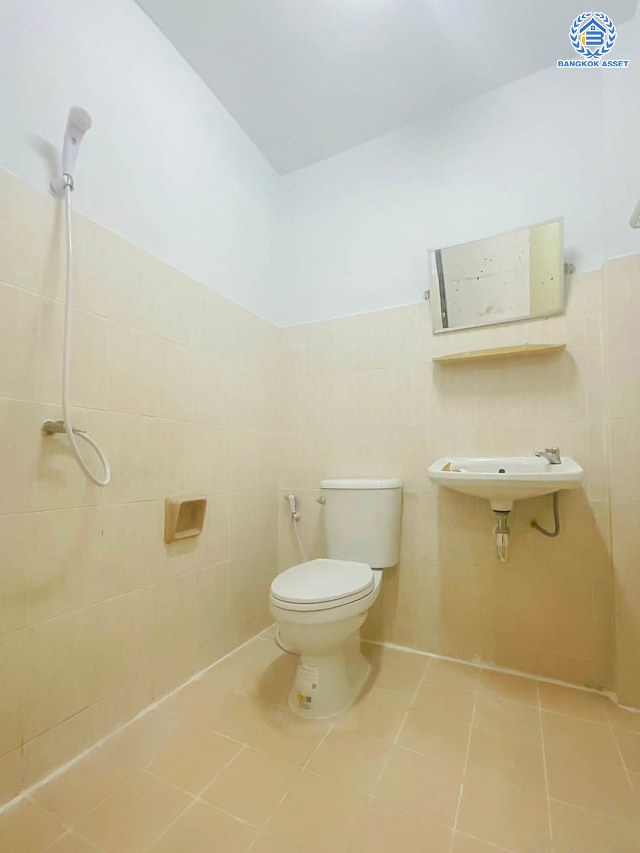 *****ทาวน์เฮ้าส์มือสอง โครงการ สินทวี งามเจริญ เนื้อที่ดิน 16.50 ตร.ว. พื้นที่ใช้สอย 120 ตร.ม. ฟังก์ชัน 2 ห้องนอน 2 ห้องน้ำ 1 ที่จอดรถ บนทำเลเดินทางสะดวก เชื่อมต่อ ถนนพระราม2-บางขุนเทียน, ถนนพระราม2, ถนนบางขุนเทียน, ถนนพุทธบูชา และใกล้จุดขึ้นทางด่วน "พระราม2"