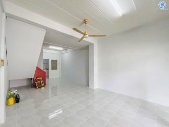 *****ทาวน์เฮ้าส์มือสอง โครงการ สินทวี งามเจริญ เนื้อที่ดิน 16.50 ตร.ว. พื้นที่ใช้สอย 120 ตร.ม. ฟังก์ชัน 2 ห้องนอน 2 ห้องน้ำ 1 ที่จอดรถ บนทำเลเดินทางสะดวก เชื่อมต่อ ถนนพระราม2-บางขุนเทียน, ถนนพระราม2, ถนนบางขุนเทียน, ถนนพุทธบูชา และใกล้จุดขึ้นทางด่วน "พระราม2"