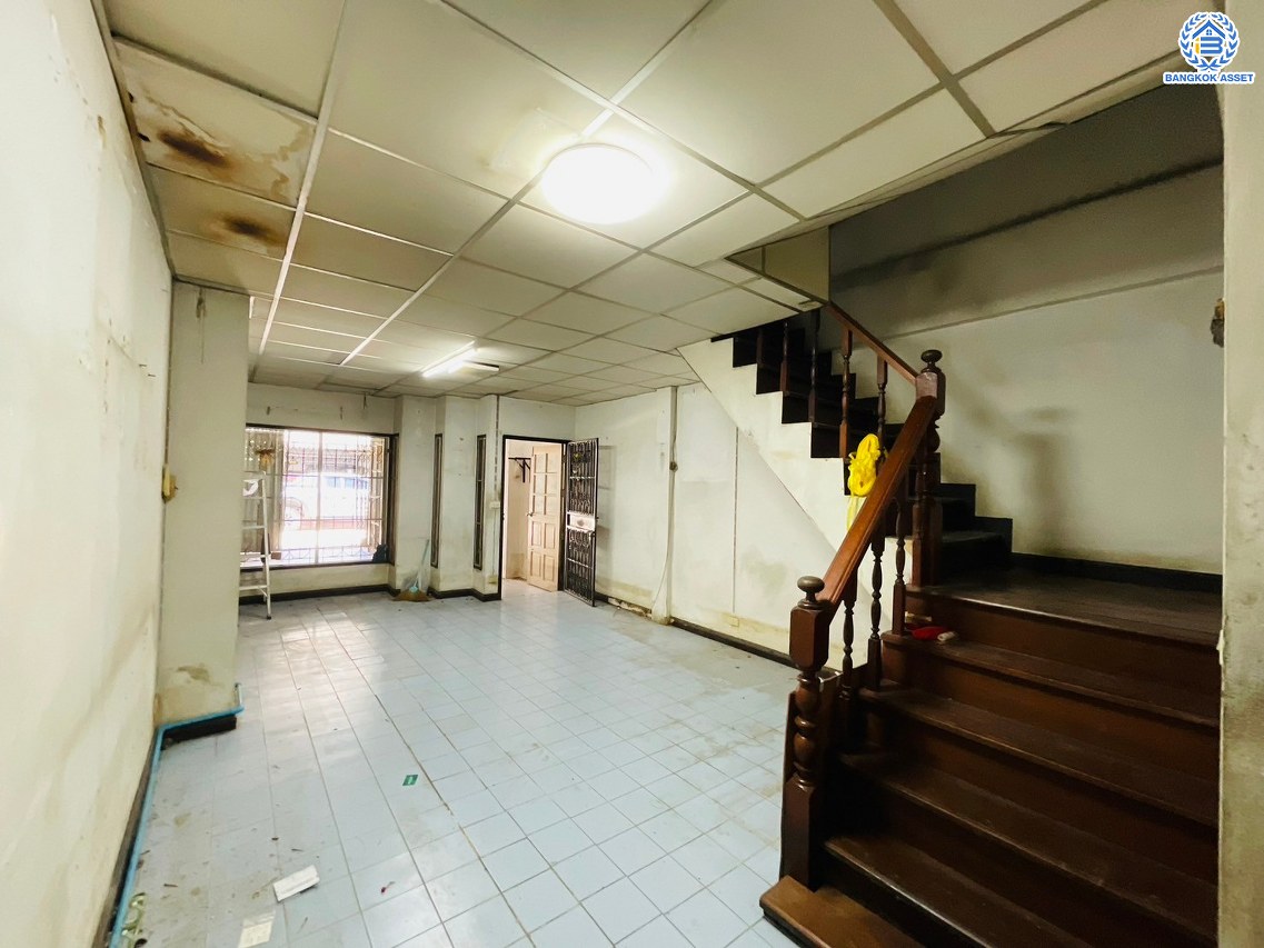 *****ทาวน์เฮ้าส์มือสองปทุมธานี โครงการ เมืองประชา บางคูวัด-ปทุมธานี เนื้อที่ 16.00 ตร.ว. พื้นที่ใช้สอย 64 ตร.ม. ฟังก์ชัน 2 ห้องนอน 2 ห้องน้ำ บนทำเลเดินทางสะดวก เชื่อมต่อถนน345, ถนนรังสิต-ปทุมธานี  และจุดขึ้นทางด่วน "ศรีรัช" และ "ศรีสมาน"