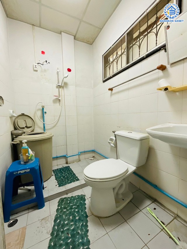 *****ทาวน์เฮ้าส์มือสองปทุมธานี โครงการ เมืองประชา บางคูวัด-ปทุมธานี เนื้อที่ 16.00 ตร.ว. พื้นที่ใช้สอย 64 ตร.ม. ฟังก์ชัน 2 ห้องนอน 2 ห้องน้ำ บนทำเลเดินทางสะดวก เชื่อมต่อถนน345, ถนนรังสิต-ปทุมธานี  และจุดขึ้นทางด่วน "ศรีรัช" และ "ศรีสมาน"