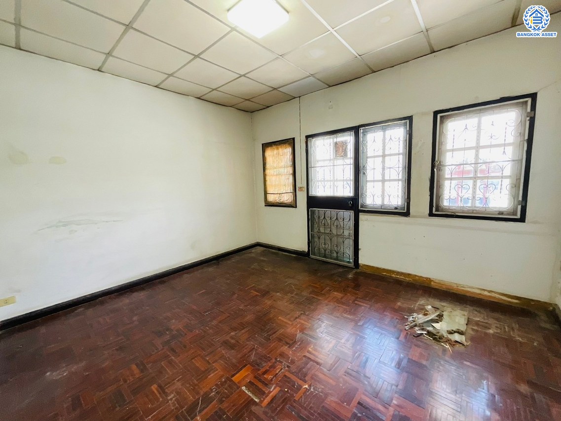 *****ทาวน์เฮ้าส์มือสองปทุมธานี โครงการ เมืองประชา บางคูวัด-ปทุมธานี เนื้อที่ 16.00 ตร.ว. พื้นที่ใช้สอย 64 ตร.ม. ฟังก์ชัน 2 ห้องนอน 2 ห้องน้ำ บนทำเลเดินทางสะดวก เชื่อมต่อถนน345, ถนนรังสิต-ปทุมธานี  และจุดขึ้นทางด่วน "ศรีรัช" และ "ศรีสมาน"