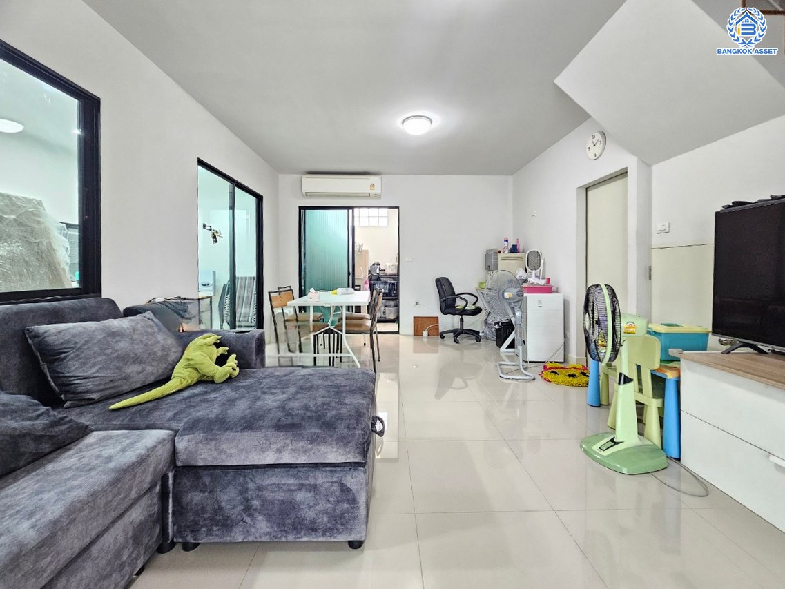 *****ทาวน์โฮมมือสองนนทบุรี โครงการ บ้านกลางเมือง ราชพฤกษ์-สาทร หลังริม เนื้อที่ดิน 25.30 ตร.ว. พื้นที่ใช้สอย 141 ตร.ม. ฟังก์ชัน 3 ห้องนอน 3 ห้องน้ำ 2 ที่จอดรถ แถมฟรี! เครื่องทำน้ำอุ่น บนทำเลยอดนิยม เชื่อมต่อถนนราชพฤกษ์, ถนนนครอินทร์ ใกล้The walk ราชพฤกษ์ และจุดขึ้นทางด่วน "ศรีรัช"