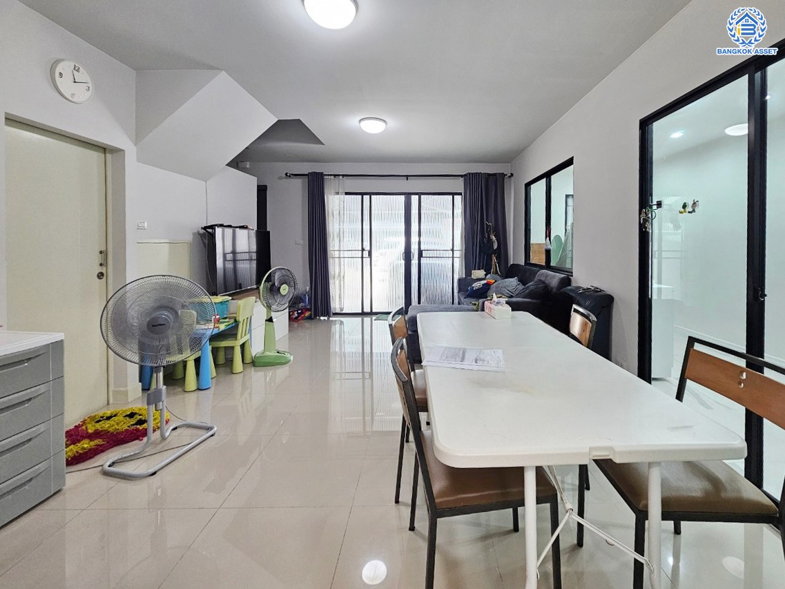 *****ทาวน์โฮมมือสองนนทบุรี โครงการ บ้านกลางเมือง ราชพฤกษ์-สาทร หลังริม เนื้อที่ดิน 25.30 ตร.ว. พื้นที่ใช้สอย 141 ตร.ม. ฟังก์ชัน 3 ห้องนอน 3 ห้องน้ำ 2 ที่จอดรถ แถมฟรี! เครื่องทำน้ำอุ่น บนทำเลยอดนิยม เชื่อมต่อถนนราชพฤกษ์, ถนนนครอินทร์ ใกล้The walk ราชพฤกษ์ และจุดขึ้นทางด่วน "ศรีรัช"