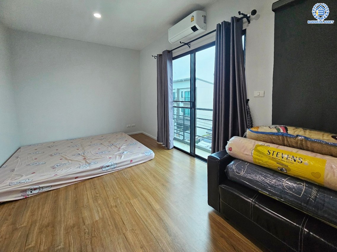 *****ทาวน์โฮมมือสองนนทบุรี โครงการ บ้านกลางเมือง ราชพฤกษ์-สาทร หลังริม เนื้อที่ดิน 25.30 ตร.ว. พื้นที่ใช้สอย 141 ตร.ม. ฟังก์ชัน 3 ห้องนอน 3 ห้องน้ำ 2 ที่จอดรถ แถมฟรี! เครื่องทำน้ำอุ่น บนทำเลยอดนิยม เชื่อมต่อถนนราชพฤกษ์, ถนนนครอินทร์ ใกล้The walk ราชพฤกษ์ และจุดขึ้นทางด่วน "ศรีรัช"