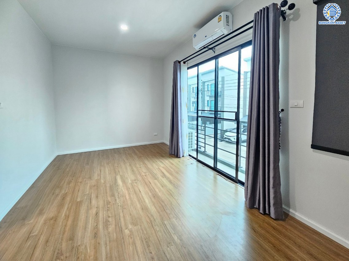 *****ทาวน์โฮมมือสองนนทบุรี โครงการ บ้านกลางเมือง ราชพฤกษ์-สาทร หลังริม เนื้อที่ดิน 25.30 ตร.ว. พื้นที่ใช้สอย 141 ตร.ม. ฟังก์ชัน 3 ห้องนอน 3 ห้องน้ำ 2 ที่จอดรถ แถมฟรี! เครื่องทำน้ำอุ่น บนทำเลยอดนิยม เชื่อมต่อถนนราชพฤกษ์, ถนนนครอินทร์ ใกล้The walk ราชพฤกษ์ และจุดขึ้นทางด่วน "ศรีรัช"