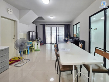 *****ทาวน์โฮมมือสองนนทบุรี โครงการ บ้านกลางเมือง ราชพฤกษ์-สาทร หลังริม เนื้อที่ดิน 25.30 ตร.ว. พื้นที่ใช้สอย 141 ตร.ม. ฟังก์ชัน 3 ห้องนอน 3 ห้องน้ำ 2 ที่จอดรถ แถมฟรี! เครื่องทำน้ำอุ่น บนทำเลยอดนิยม เชื่อมต่อถนนราชพฤกษ์, ถนนนครอินทร์ ใกล้The walk ราชพฤกษ์ และจุดขึ้นทางด่วน "ศรีรัช"