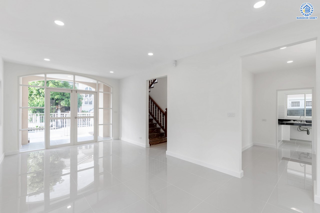 บ้านมือสองตกแต่งใหม่ โครงการ ภัสสร8 บางใหญ่ ดีไซน์สวย เนื้อที่ 50.7 ตร.ว. พื้นที่ใช้สอย 243.41 ตร.ม. ฟังก์ชัน 3 ห้องนอน 3 ห้องน้ำ จอดรถได้ 1 คัน แต่งครบพร้อมอยู่ บนทำเลศักยภาพ โครงการติดถนนใหญ่ เข้า-ออกสะดวก ใกล้เซ็นทรัลเวสต์เกต ใกล้รถไฟฟ้าสายสีม่วง "สถานีตลาดบางใหญ่" และจุดขึ้นทางด่วน "ศรีรัช"