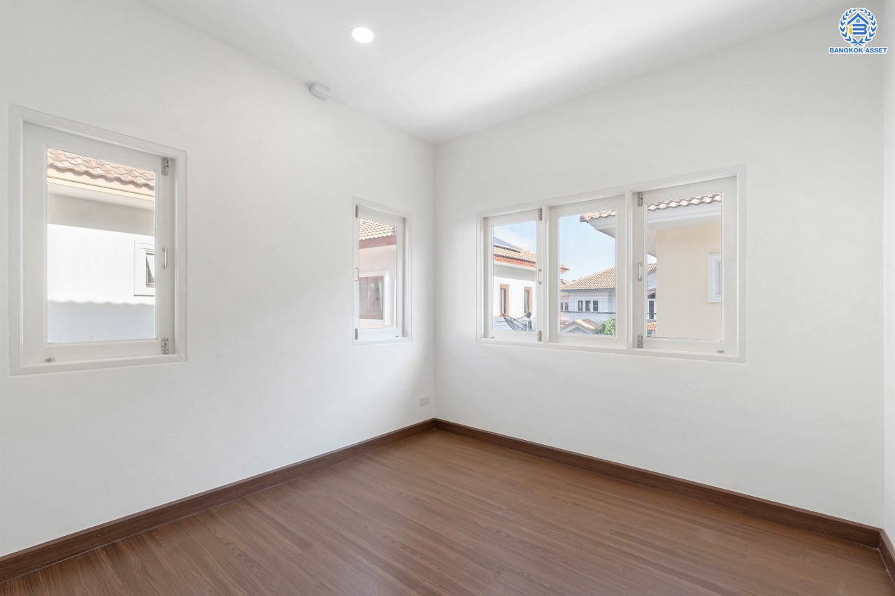 บ้านมือสองตกแต่งใหม่ โครงการ ภัสสร8 บางใหญ่ ดีไซน์สวย เนื้อที่ 50.7 ตร.ว. พื้นที่ใช้สอย 243.41 ตร.ม. ฟังก์ชัน 3 ห้องนอน 3 ห้องน้ำ จอดรถได้ 1 คัน แต่งครบพร้อมอยู่ บนทำเลศักยภาพ โครงการติดถนนใหญ่ เข้า-ออกสะดวก ใกล้เซ็นทรัลเวสต์เกต ใกล้รถไฟฟ้าสายสีม่วง "สถานีตลาดบางใหญ่" และจุดขึ้นทางด่วน "ศรีรัช"