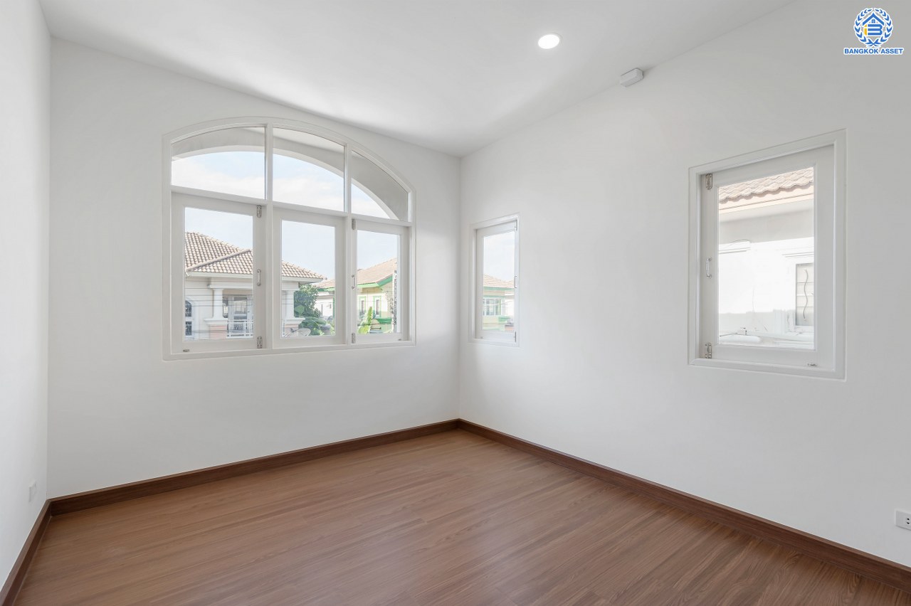 บ้านมือสองตกแต่งใหม่ โครงการ ภัสสร8 บางใหญ่ ดีไซน์สวย เนื้อที่ 50.7 ตร.ว. พื้นที่ใช้สอย 243.41 ตร.ม. ฟังก์ชัน 3 ห้องนอน 3 ห้องน้ำ จอดรถได้ 1 คัน แต่งครบพร้อมอยู่ บนทำเลศักยภาพ โครงการติดถนนใหญ่ เข้า-ออกสะดวก ใกล้เซ็นทรัลเวสต์เกต ใกล้รถไฟฟ้าสายสีม่วง "สถานีตลาดบางใหญ่" และจุดขึ้นทางด่วน "ศรีรัช"