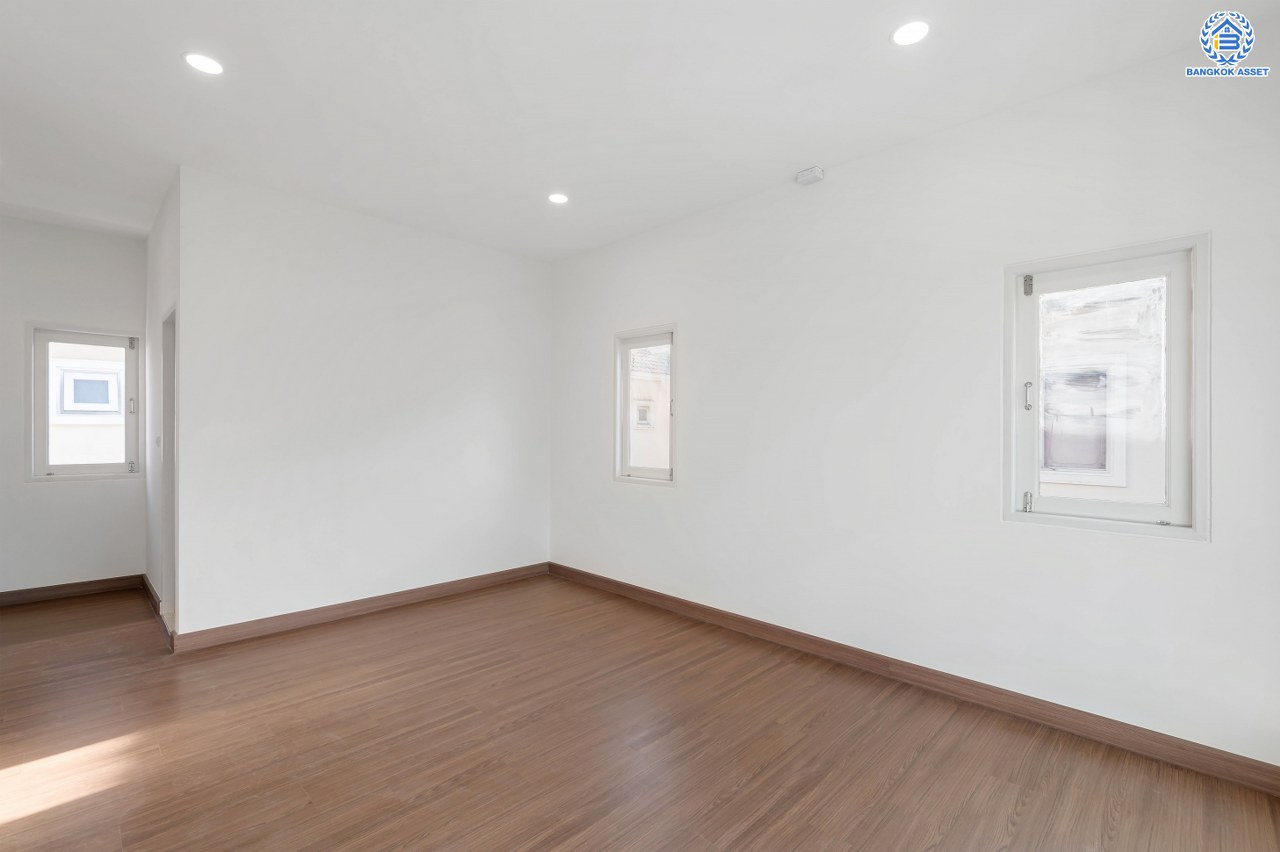 บ้านมือสองตกแต่งใหม่ โครงการ ภัสสร8 บางใหญ่ ดีไซน์สวย เนื้อที่ 50.7 ตร.ว. พื้นที่ใช้สอย 243.41 ตร.ม. ฟังก์ชัน 3 ห้องนอน 3 ห้องน้ำ จอดรถได้ 1 คัน แต่งครบพร้อมอยู่ บนทำเลศักยภาพ โครงการติดถนนใหญ่ เข้า-ออกสะดวก ใกล้เซ็นทรัลเวสต์เกต ใกล้รถไฟฟ้าสายสีม่วง "สถานีตลาดบางใหญ่" และจุดขึ้นทางด่วน "ศรีรัช"