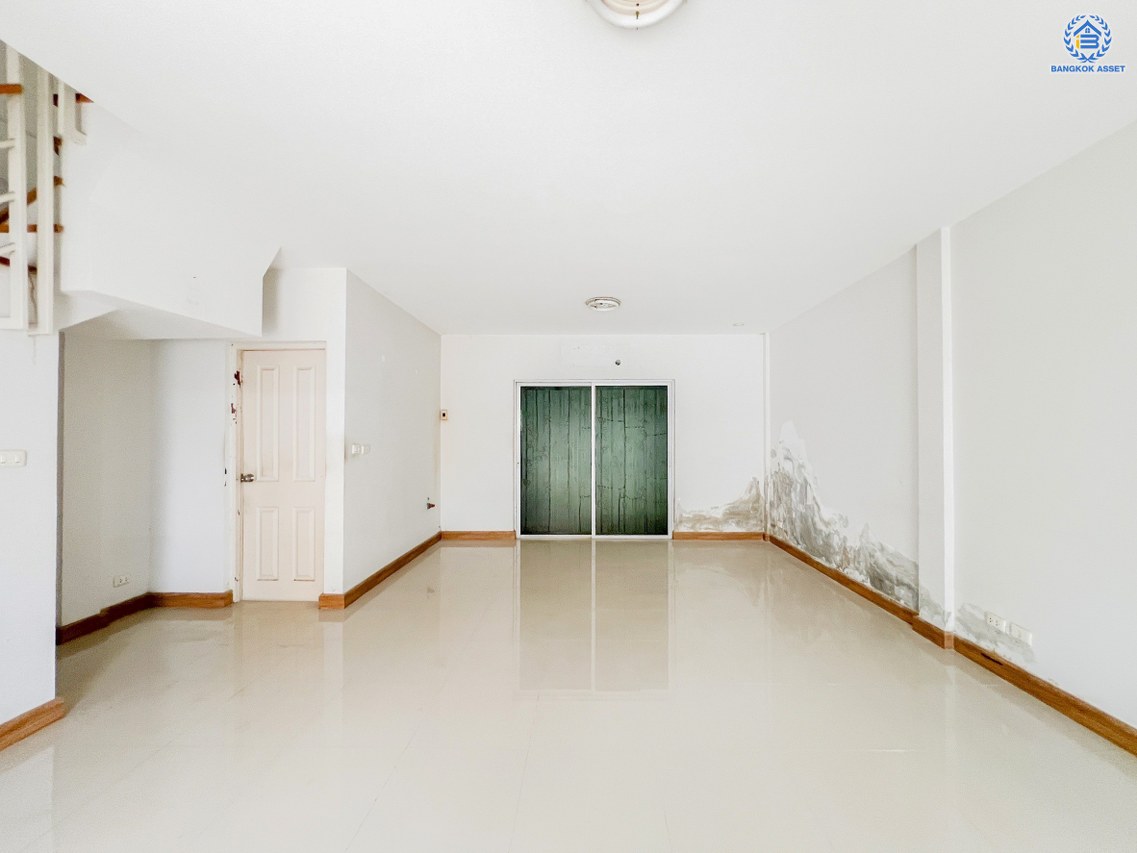 *****ทาวน์เฮ้าส์มือสองนนทบุรี โครงการ เดอะทรัสต์ทาวน์ ราชพฤกษ์-รัตนาธิเบศร์ เนื้อที่ดิน 21.00 ตร.ว. พื้นที่ 110 ตร.ม. ฟังก์ชัน 3 ห้องนอน 3 ห้องน้ำ 2 ที่จอดรถ แถมฟรี! 1 เครื่องปรับอากาศ บนทำเลดี ติดถนนราชพฤกษ์ ใกล้รถไฟฟ้าสายสีม่วง "สถานีบางรักน้อยท่าอิฐ" และทางด่วน "ศรีรัช"