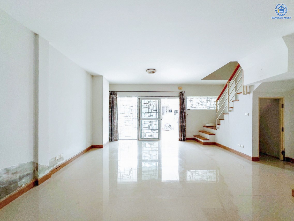 *****ทาวน์เฮ้าส์มือสองนนทบุรี โครงการ เดอะทรัสต์ทาวน์ ราชพฤกษ์-รัตนาธิเบศร์ เนื้อที่ดิน 21.00 ตร.ว. พื้นที่ 110 ตร.ม. ฟังก์ชัน 3 ห้องนอน 3 ห้องน้ำ 2 ที่จอดรถ แถมฟรี! 1 เครื่องปรับอากาศ บนทำเลดี ติดถนนราชพฤกษ์ ใกล้รถไฟฟ้าสายสีม่วง "สถานีบางรักน้อยท่าอิฐ" และทางด่วน "ศรีรัช"