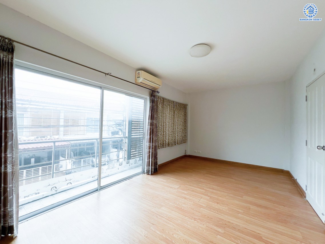 *****ทาวน์เฮ้าส์มือสองนนทบุรี โครงการ เดอะทรัสต์ทาวน์ ราชพฤกษ์-รัตนาธิเบศร์ เนื้อที่ดิน 21.00 ตร.ว. พื้นที่ 110 ตร.ม. ฟังก์ชัน 3 ห้องนอน 3 ห้องน้ำ 2 ที่จอดรถ แถมฟรี! 1 เครื่องปรับอากาศ บนทำเลดี ติดถนนราชพฤกษ์ ใกล้รถไฟฟ้าสายสีม่วง "สถานีบางรักน้อยท่าอิฐ" และทางด่วน "ศรีรัช"