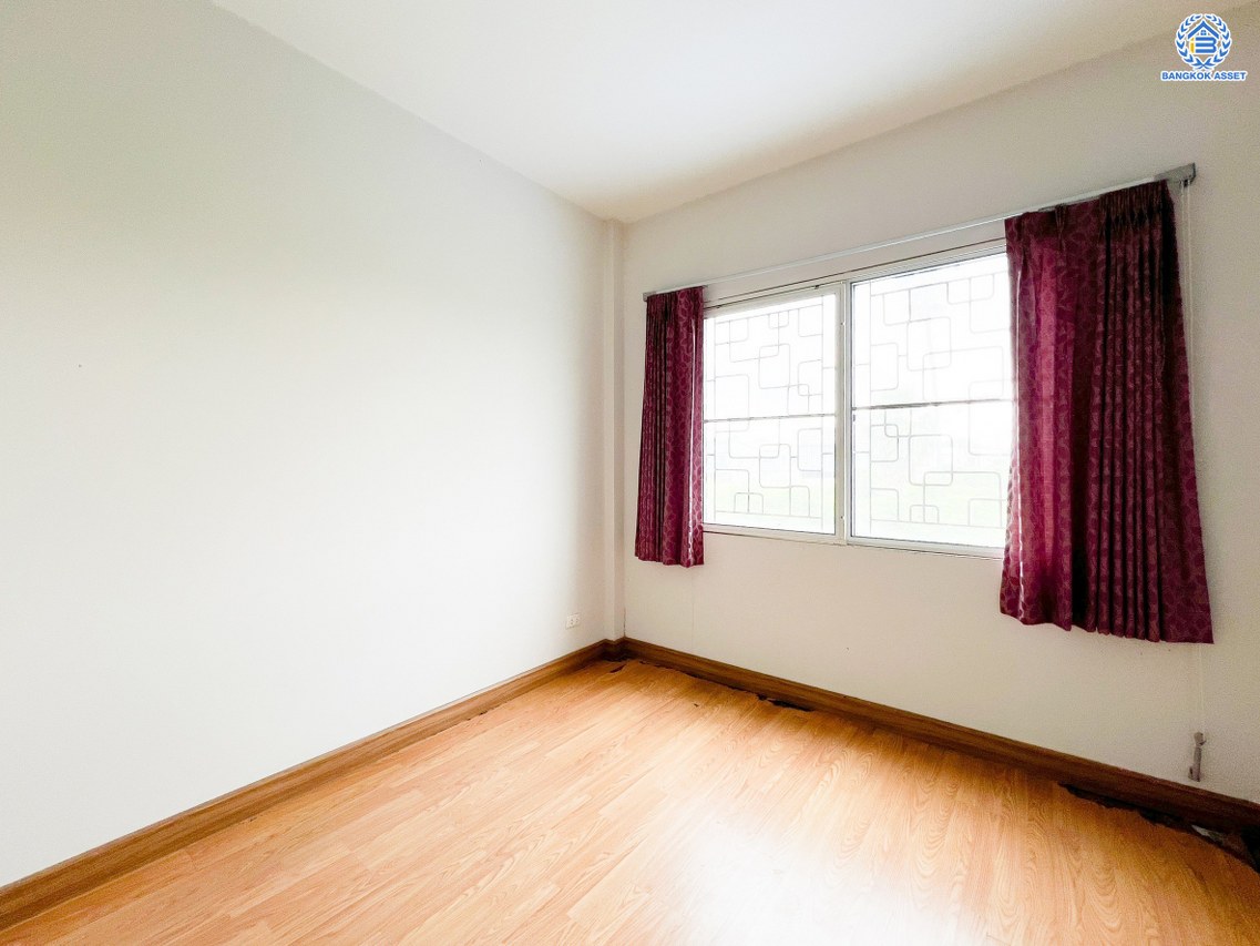 *****ทาวน์เฮ้าส์มือสองนนทบุรี โครงการ เดอะทรัสต์ทาวน์ ราชพฤกษ์-รัตนาธิเบศร์ เนื้อที่ดิน 21.00 ตร.ว. พื้นที่ 110 ตร.ม. ฟังก์ชัน 3 ห้องนอน 3 ห้องน้ำ 2 ที่จอดรถ แถมฟรี! 1 เครื่องปรับอากาศ บนทำเลดี ติดถนนราชพฤกษ์ ใกล้รถไฟฟ้าสายสีม่วง "สถานีบางรักน้อยท่าอิฐ" และทางด่วน "ศรีรัช"