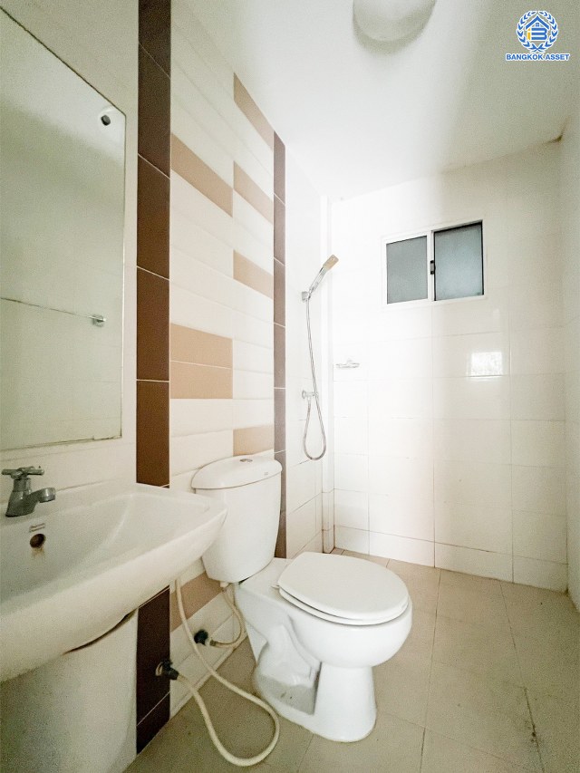 *****ทาวน์เฮ้าส์มือสองนนทบุรี โครงการ เดอะทรัสต์ทาวน์ ราชพฤกษ์-รัตนาธิเบศร์ เนื้อที่ดิน 21.00 ตร.ว. พื้นที่ 110 ตร.ม. ฟังก์ชัน 3 ห้องนอน 3 ห้องน้ำ 2 ที่จอดรถ แถมฟรี! 1 เครื่องปรับอากาศ บนทำเลดี ติดถนนราชพฤกษ์ ใกล้รถไฟฟ้าสายสีม่วง "สถานีบางรักน้อยท่าอิฐ" และทางด่วน "ศรีรัช"