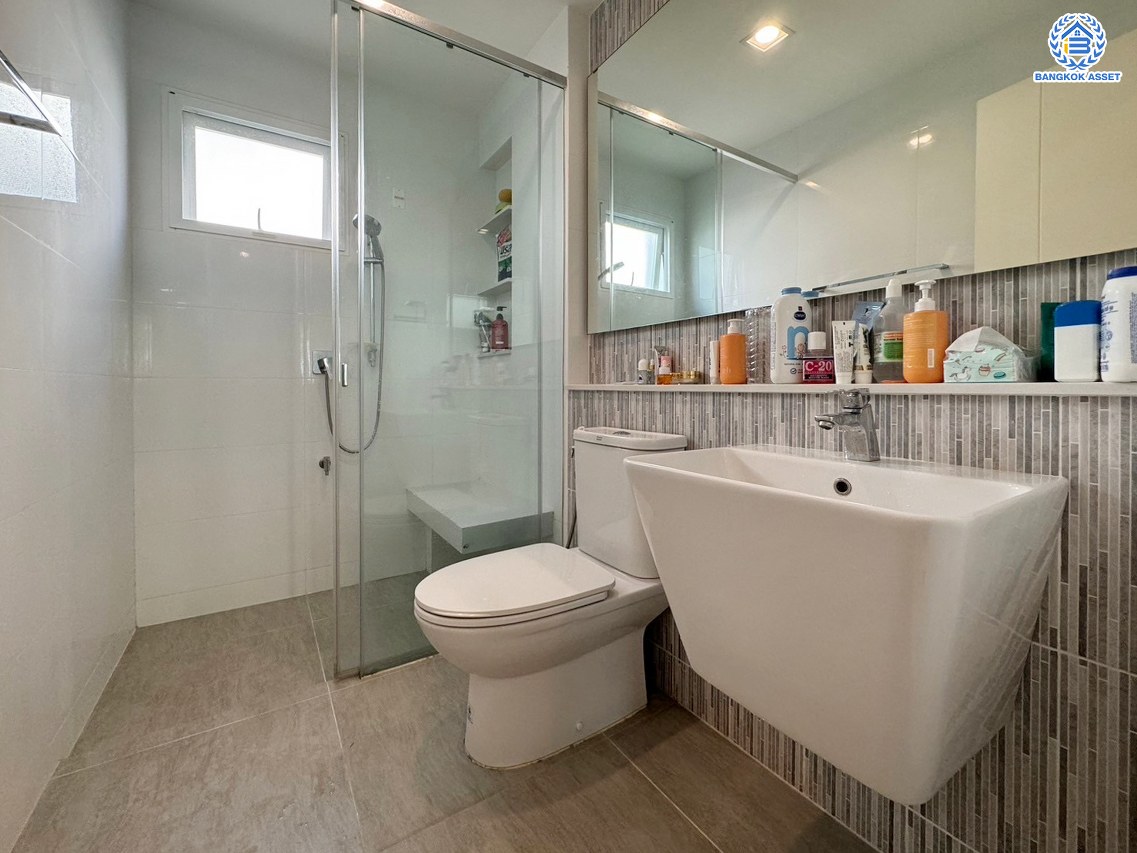 *****บ้านเดี่ยวมือสอง โครงการ สีวลี เพชรเกษม69 หลังริม บนเนื้อที่ 70.30 ตร.ว. พื้นที่ใช้สอย 158 ตร.ม. ฟังก์ชันจัดเต็ม 3 ห้องนอน 3 ห้องน้ำ จอดรถได้ 2 คัน แถมฟรี เครื่องปรับอากาศ, เครื่องทำน้ำอุ่น และเครื่องดูดควัน บนทำเลศักยภาพ เชื่อมต่อหลายเส้นทาง ใกล้เดอะมอลล์บางแค