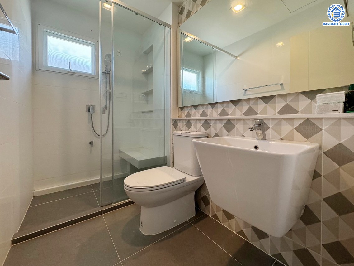 *****บ้านเดี่ยวมือสอง โครงการ สีวลี เพชรเกษม69 หลังริม บนเนื้อที่ 70.30 ตร.ว. พื้นที่ใช้สอย 158 ตร.ม. ฟังก์ชันจัดเต็ม 3 ห้องนอน 3 ห้องน้ำ จอดรถได้ 2 คัน แถมฟรี เครื่องปรับอากาศ, เครื่องทำน้ำอุ่น และเครื่องดูดควัน บนทำเลศักยภาพ เชื่อมต่อหลายเส้นทาง ใกล้เดอะมอลล์บางแค